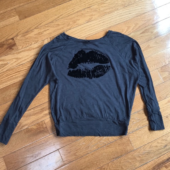 Express Tops - Express kiss shirt